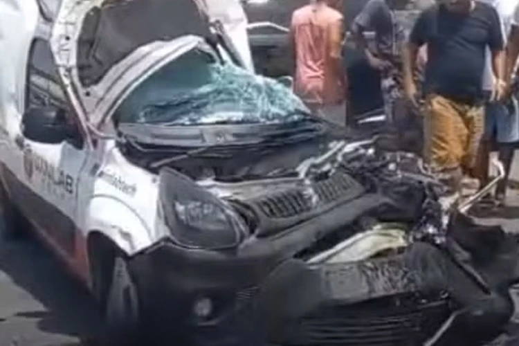 Acidente entre carreta e carro deixa uma pessoa morta na BR-116, em Santa Bárbara (BA) - Colisão frontal