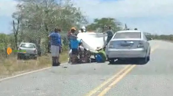 Homem morre após colisão entre carro e moto na BA-233, entre Riachão do Jacuípe e Ichu - Colisão frontal