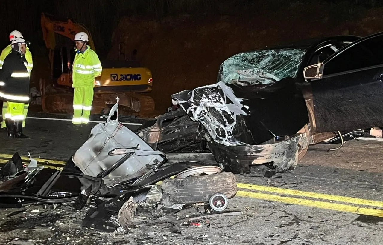 Motorista embriagado invade contramão e mata mãe de família no Contorno Norte - Colisão frontal
