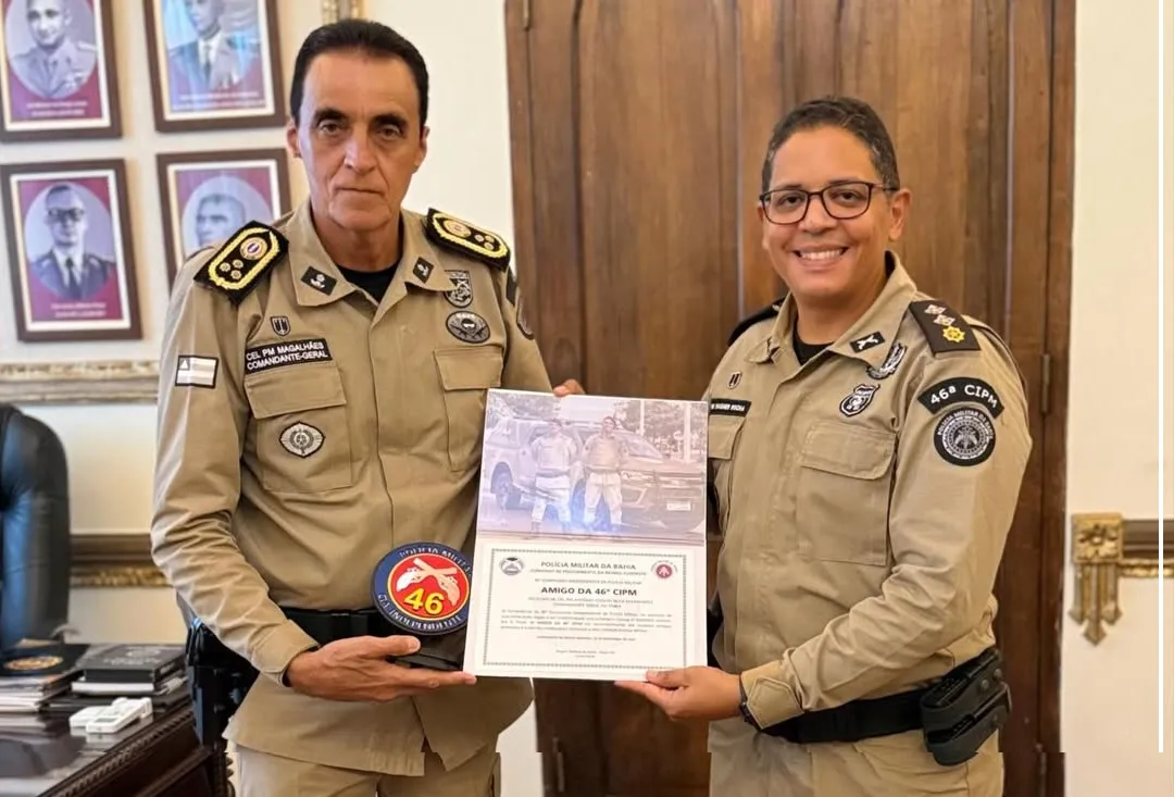 Comandante-Geral Cel PM Magalhães ao lado do Major PM Wagner Rocha em reunião sobre ações da 46ª CIPM.