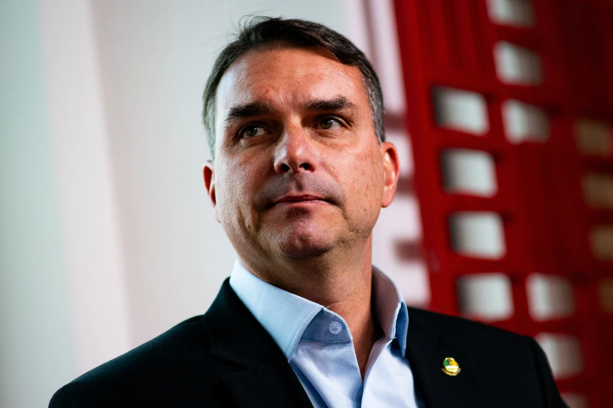 Flávio Bolsonaro é lançado como candidato à Presidência