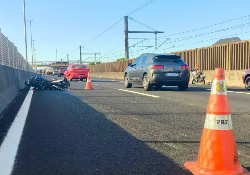 Acidente na BR-116 em Canoas deixa motociclista morto