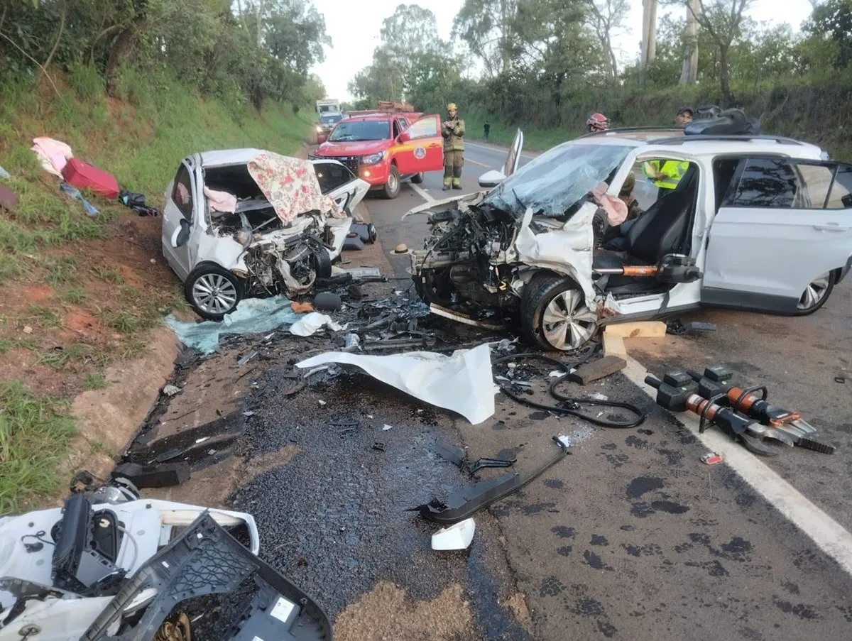 Cinco pessoas morrem em acidente na BR-040 em Paracatu-MG