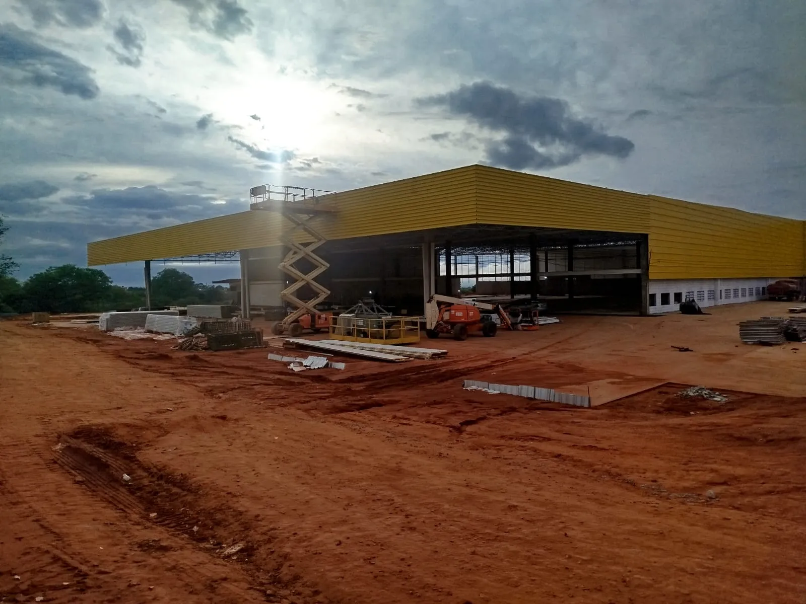 Mineirão Atacarejo em Macaúbas entra em fase de acabamento e deve inaugurar em março