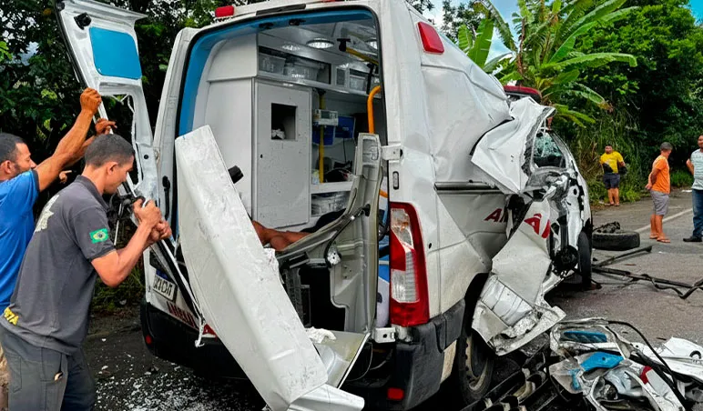 Tragédia na BR-101: Colisão e atropelamento deixam três mortos no sul da Bahia