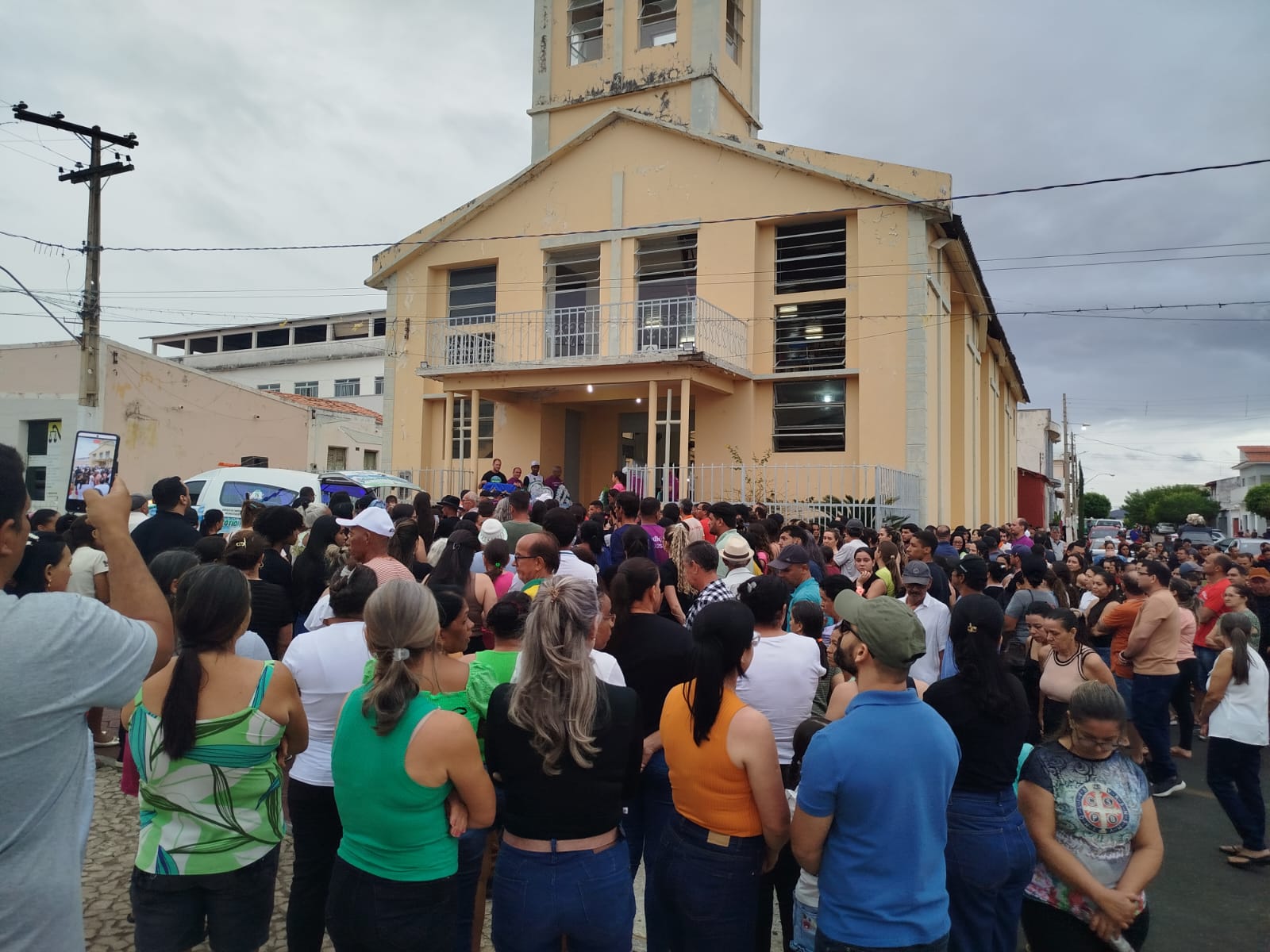Rio do Pires se despede de Anderson Domingos Rocha em cortejo comovente que reuniu milhares