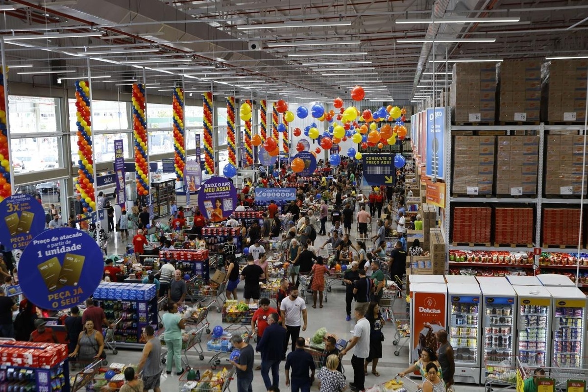 Trabalhadores do Assaí Dirceu denunciam ambiente sufocante e falta de ventilação