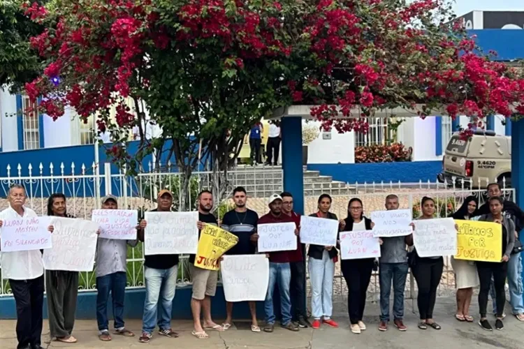 Protesto por Justiça: Família e Amigos de Luan Stefano se reúnem em frente ao Fórum